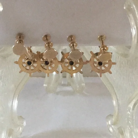 Beautiful screw back earring - Picture 2 of 5